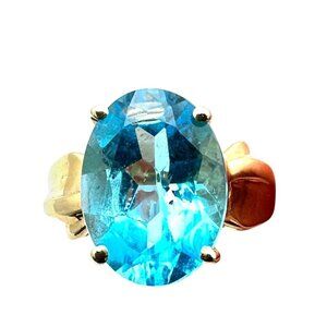 Womens Ring 10K Gold Blue Topaz 3.9 Grams Size 6 3/4 Estate Jewelry